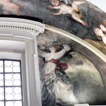 Angel located in the right-hand section of the north-eastern lunette of the transept
